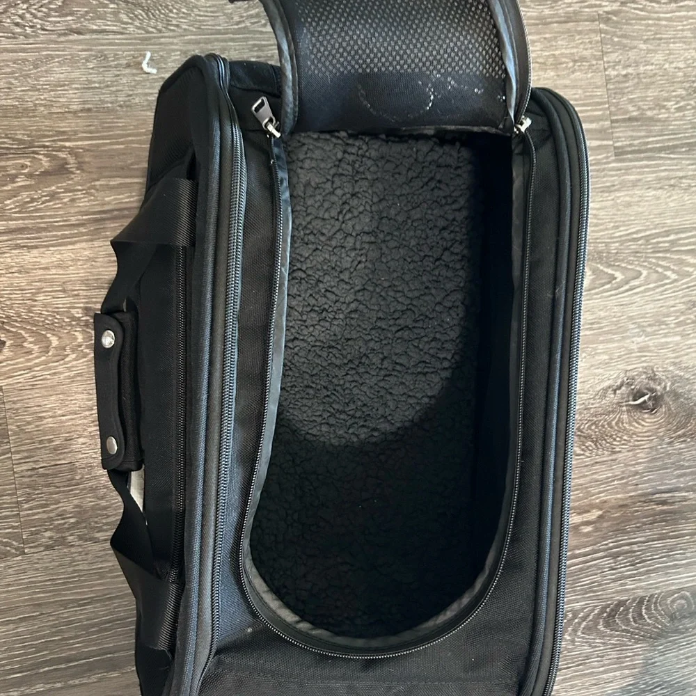 Pet travel bag.